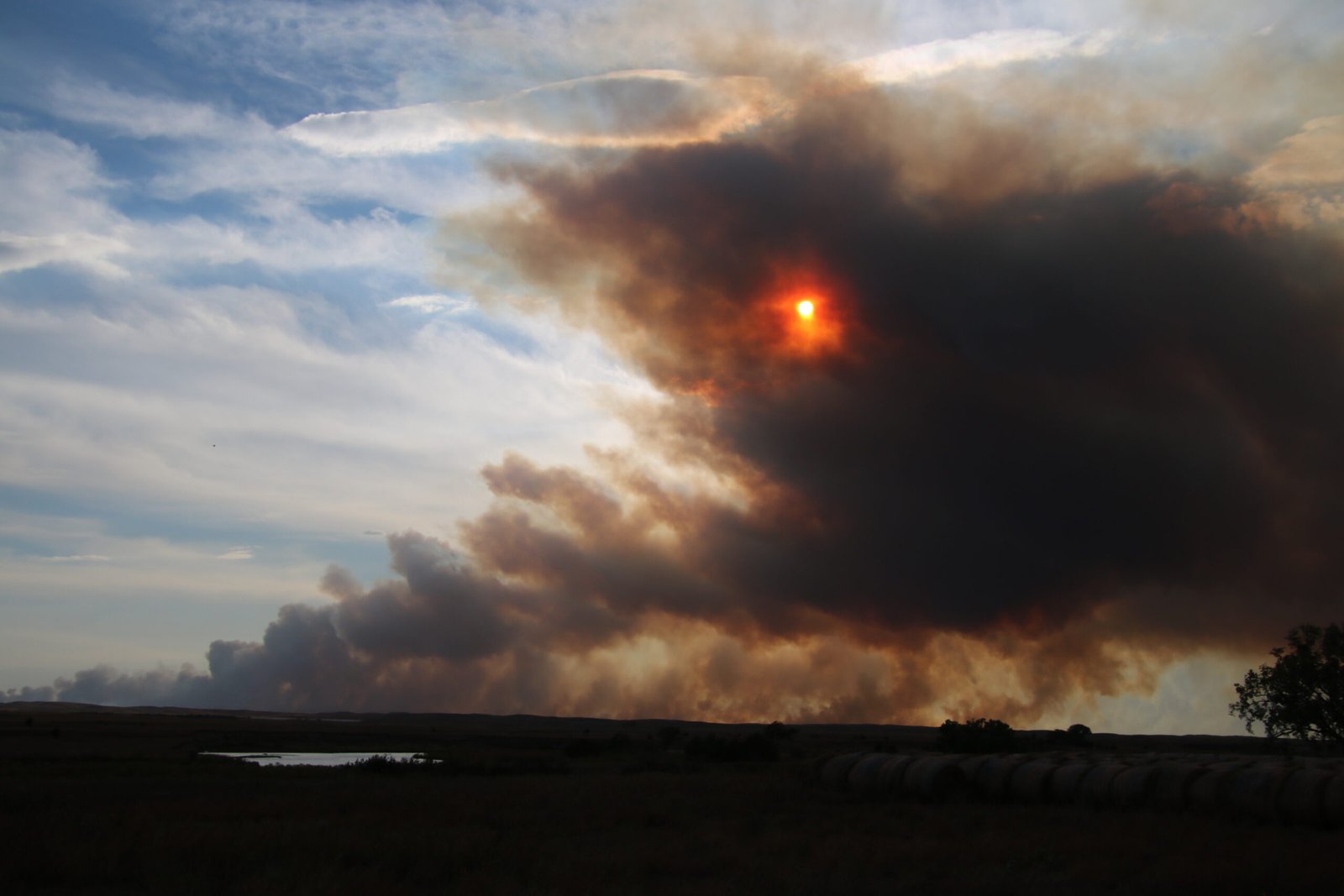 Halsey Bovee Fire smoke and sun appearing through it October 2022
